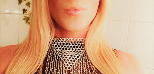 Model - Melissa Glamour TS cumshot