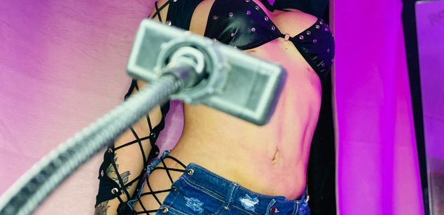 Model - Ariel Roxanne cei