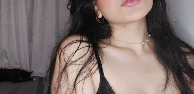 Model - Mia Saenz squirt