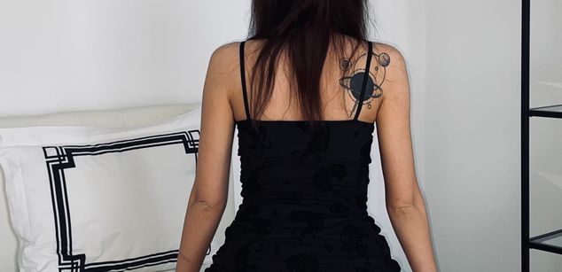 Model - Monique fingering