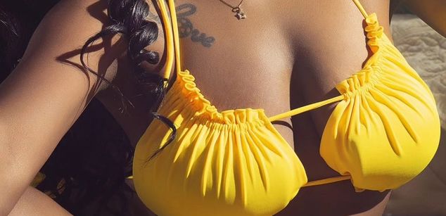 Model - Ashanty D.Brown ass