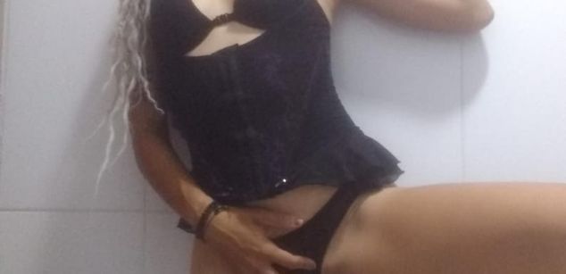 Model - Miss Honey Br masturb