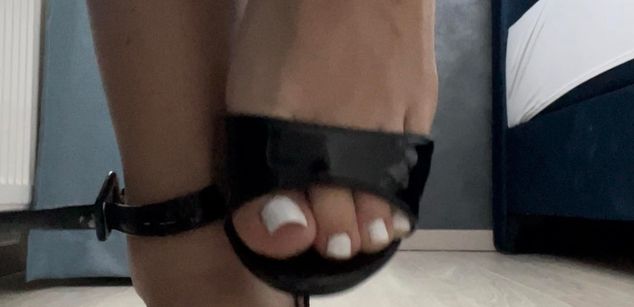 Model - Selena Falls young