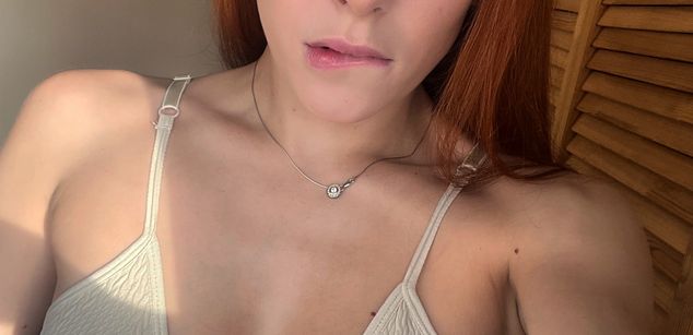 Model - Luna Rishi redhead