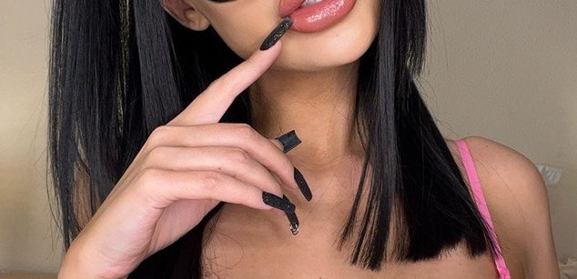 Model - kimberry brunette