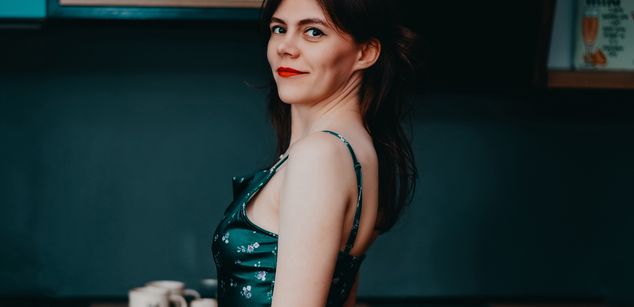 Model - Monique fingering