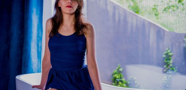 Model - Monique fingering