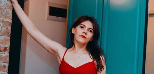 Model - Monique fingering