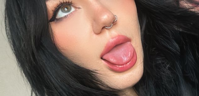 Model - Strawberry darkhair