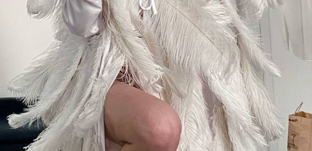 Model - Baby__toy brunette