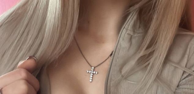 Model - Erica-Xoxo feet