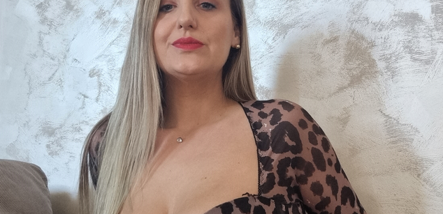 Model - MayaTrainor joi