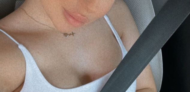 Model - AnnaSage pantyhose