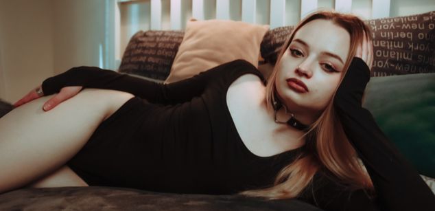 Model - Emily fingering