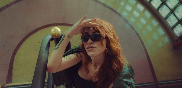 Model - Ginger_Violetta feet