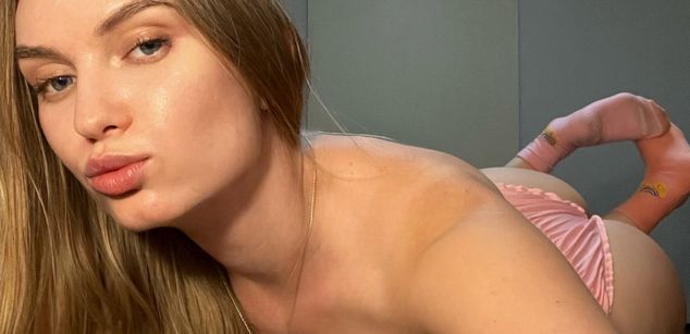 Model - Lunalee obedient