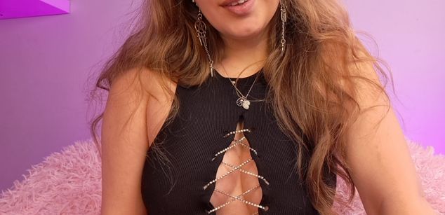 Model - Allison cumshow