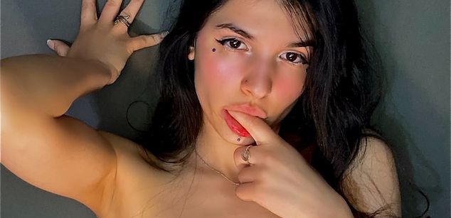 Model - LucyPurple squirt