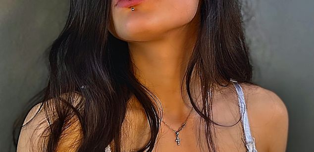 Model - LucyPurple squirt