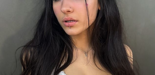 Model - LucyPurple squirt