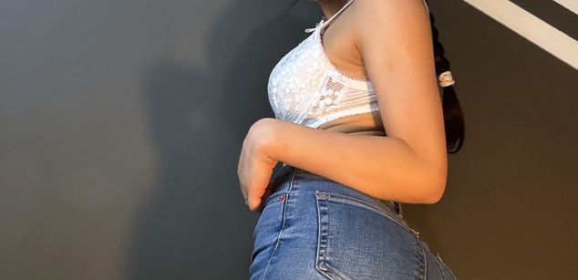 Model - LucyPurple squirt