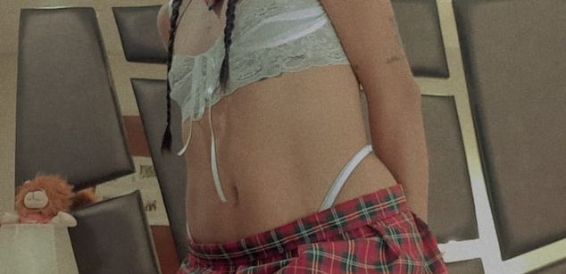 Model - NicoleEsposito latina