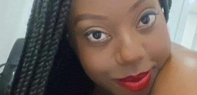 Model - Mercedes Ebony