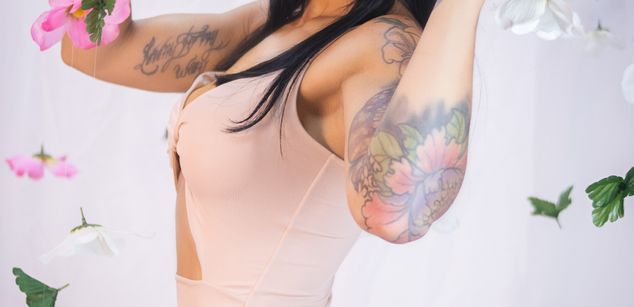 Model - AMBERGREY joi