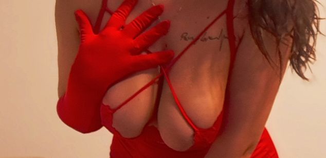 Model - Coco Chanel bigbreasts