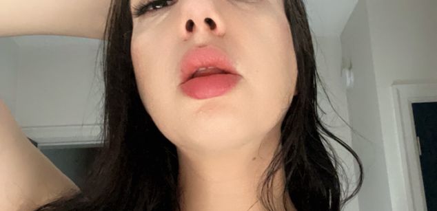 Model - Goddess Vanessa Zaleska brunette