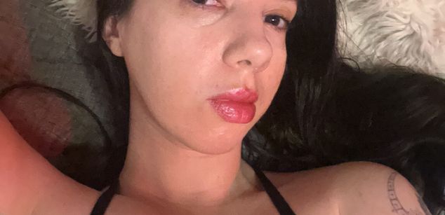 Model - Goddess Vanessa Zaleska brunette