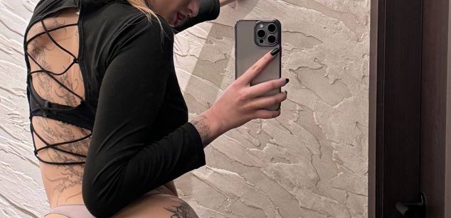 Model - MonicaMilz horny