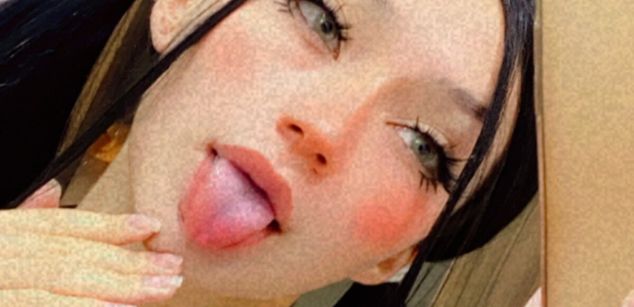 Model - Ms.Pickles squirt