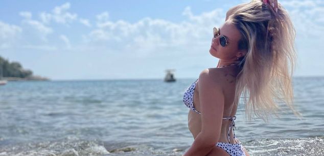 Model - Eva Greeneyes masturbation