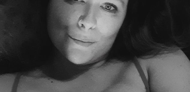 Model - Zandra bigbutt