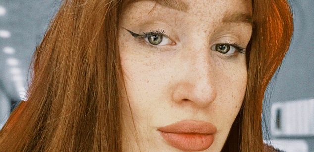 Model - Lola Shirley sph