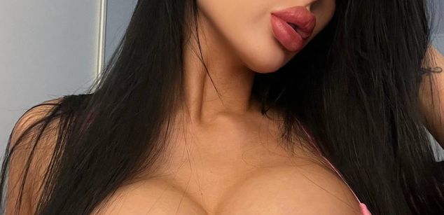 Model - kimberry brunette