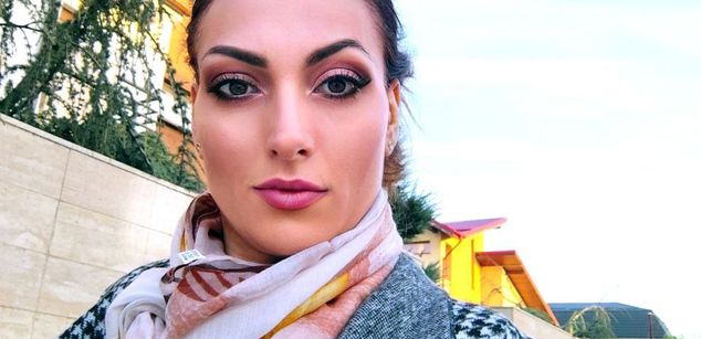 Model - LisaCroft bigass