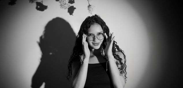 Model - Alaska Blue feet