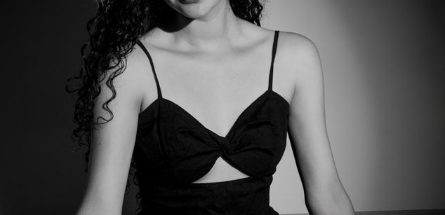 Model - Alaska Blue feet