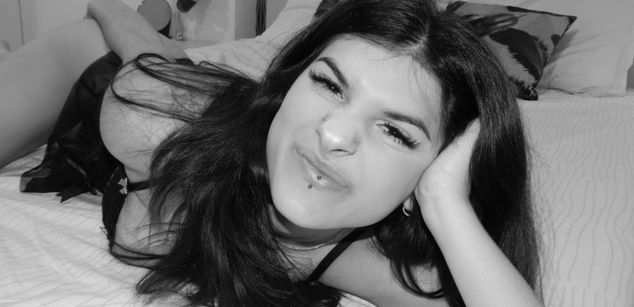 Model - LucyPurple squirt