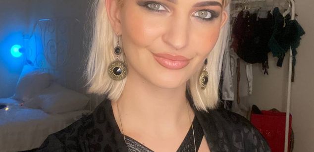 Model - Alma bigboobs