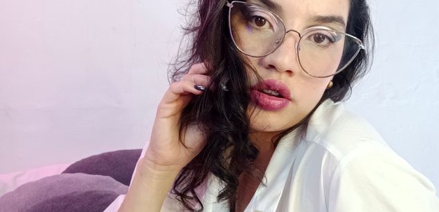 Model - Carmen Carmesi squirt