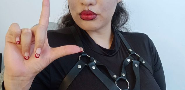 Model - Carmen Carmesi squirt