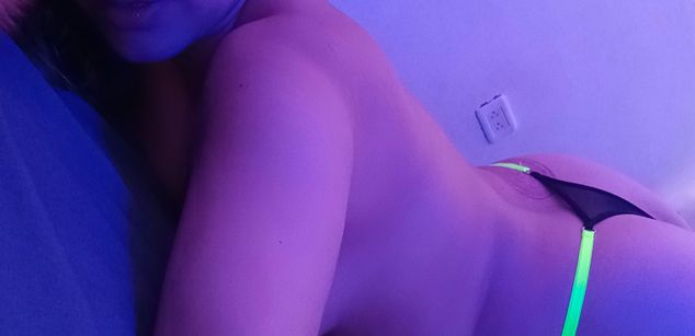 Model - Carmen Carmesi squirt