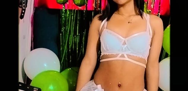 Model - Zoe ten teen