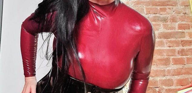 Model - Dominatrix Dinah beautiful