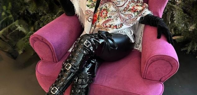 Model - Dominatrix Dinah beautiful