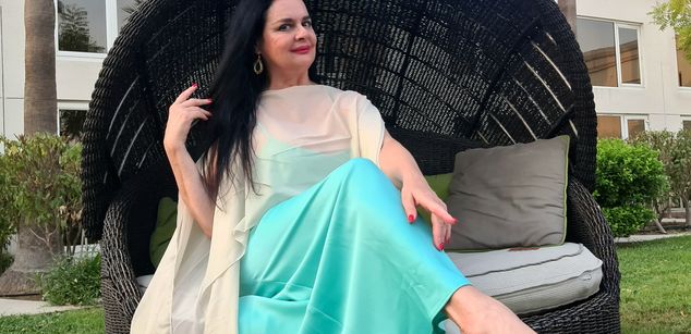 Model - Dominatrix Dinah beautiful