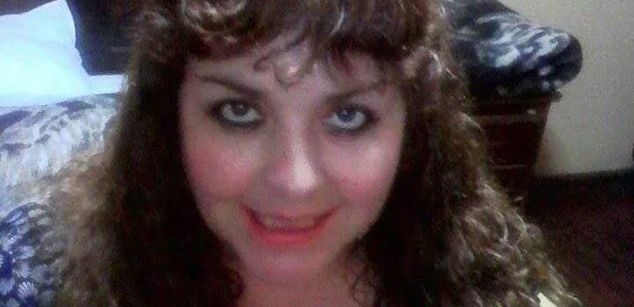 Model - KarenPretty Cariosita